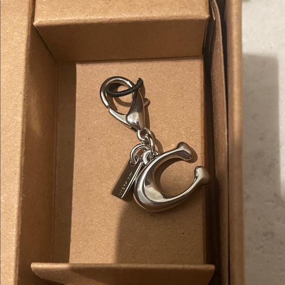 -RARE- Coach Cream Crossbody Wallet on Chain Bag with Silver Chain & 2 Charms - Picture 5 of 7